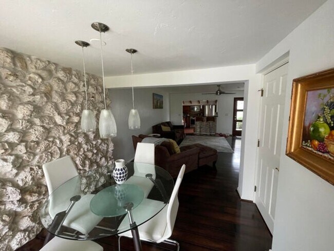 Building Photo - 208 Sims Creek Dr