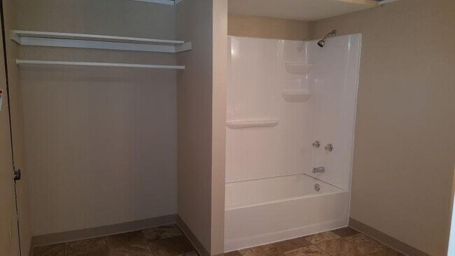 Building Photo - 2 bedroom in Billings MT 59102
