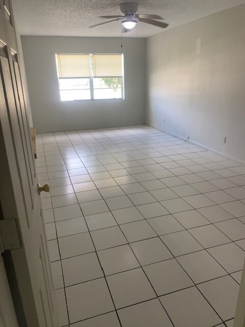 Building Photo - 303 SW 77th Ter