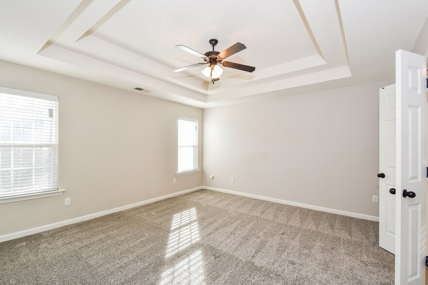 Building Photo - 7860 Ridgedale Dr