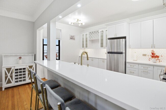 Building Photo - 26 Pondfield Rd