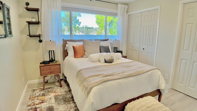 Building Photo - 15341 Vermont St