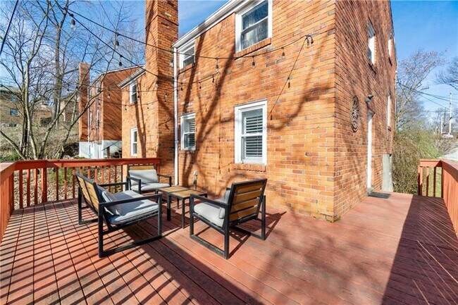 Building Photo - 494 Serpentine Dr