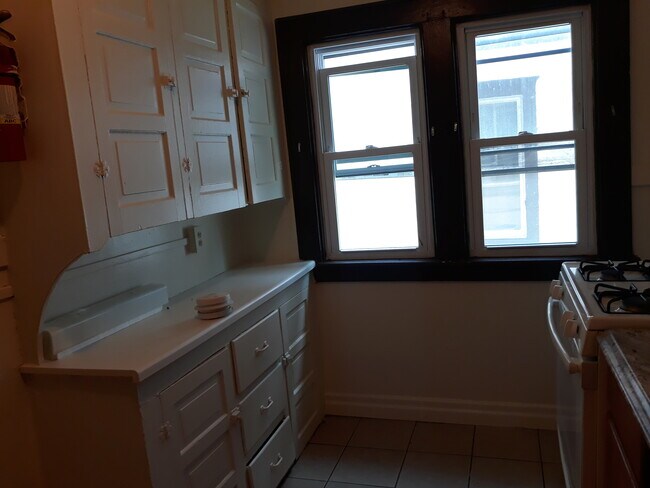 Building Photo - 265 Grand Ave