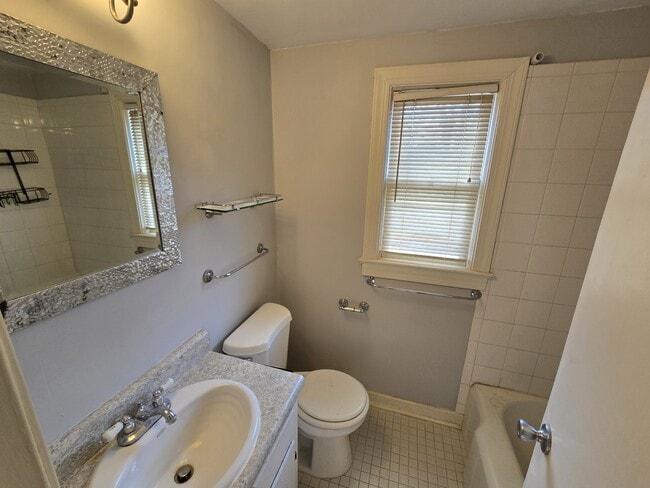 Building Photo - 1000 Nichols Dr