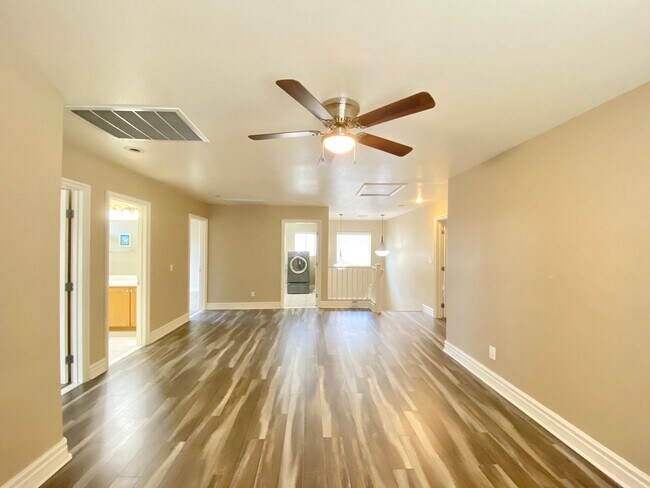 Building Photo - Wonderful two-story single-family house