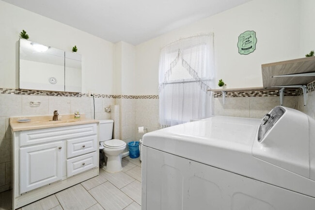 Building Photo - 21 Lord Ave