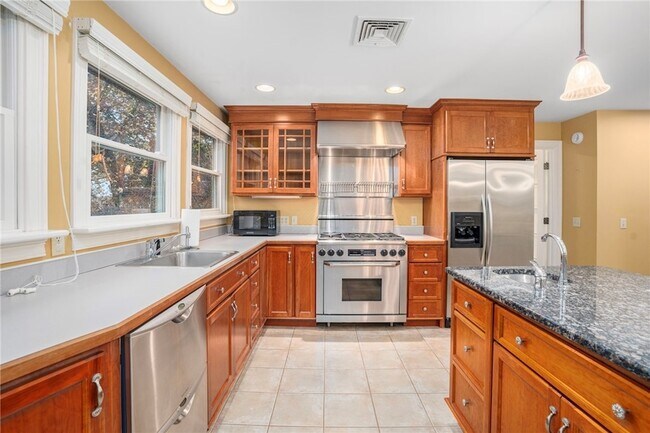 Building Photo - 14 Betty Hill Rd