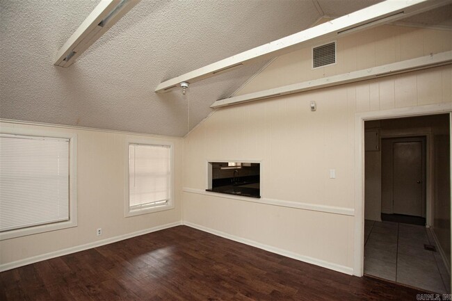 Building Photo - 7812 Westwood Ave