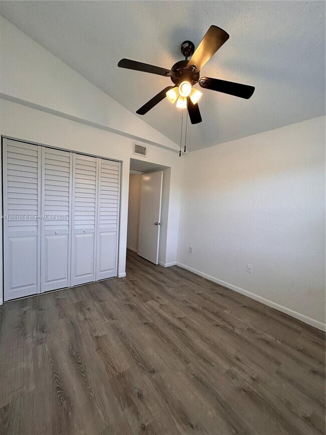 Building Photo - 2841 N Oakland Forest Dr