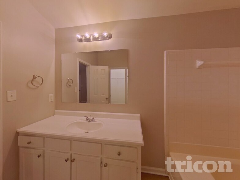 Building Photo - 7226 Amarillo Dr