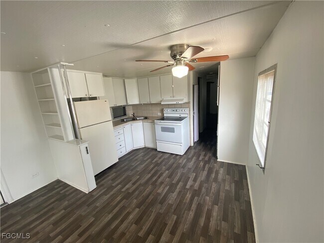 Building Photo - 139 Amber Ave