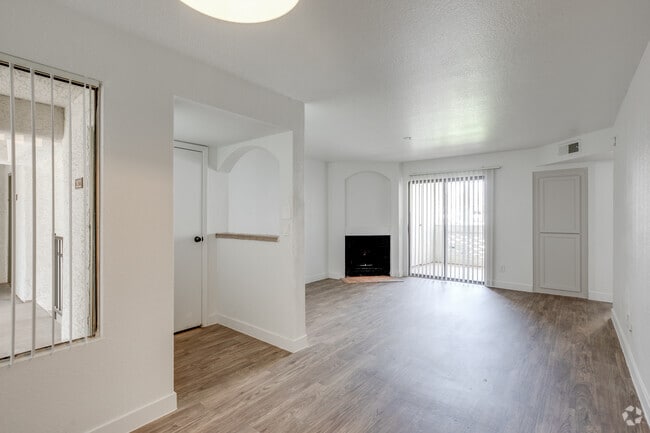 1BR, 1BA - 749 SF - BC Mesa
