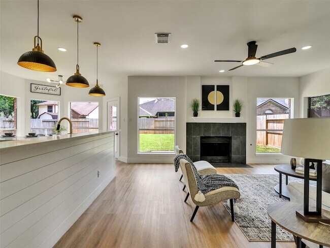 Building Photo - 246 Cedar Elm Ln