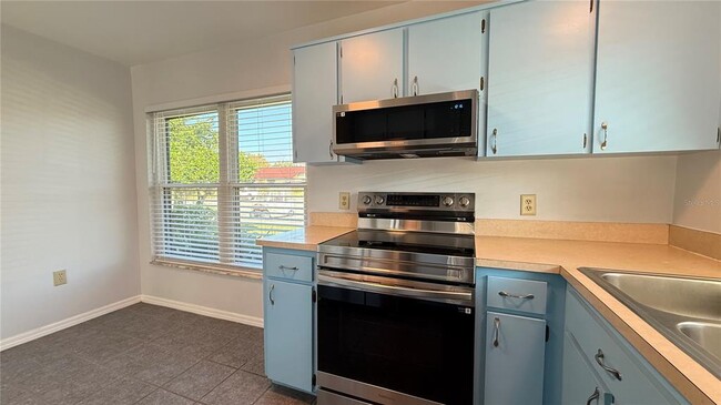 Building Photo - 555 Hunter Cir