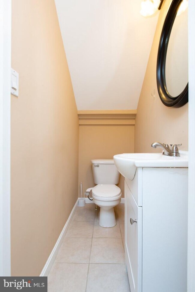 Building Photo - 303 Lincoln Ave