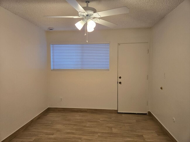 Building Photo - Completely Upgraded 2 bedroom Condo in Riverside