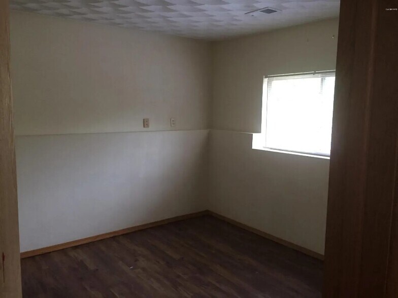 Building Photo - 1209 Jack Pine Dr