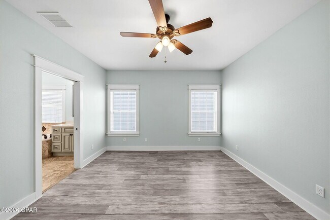 Building Photo - 415 Paradise Blvd