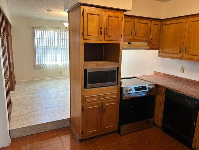 Building Photo - 3-bedroom 2 bath home - St. Martin School District