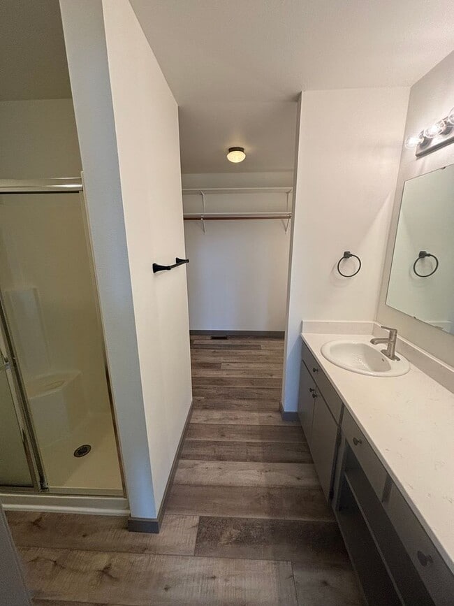 Building Photo - Remodeled Midtown Apartment (APP#244)