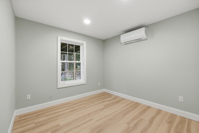 Building Photo - 104 Hilltop Dr