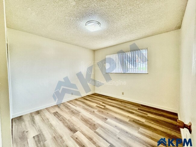 Building Photo - 8446 N El Dorado St