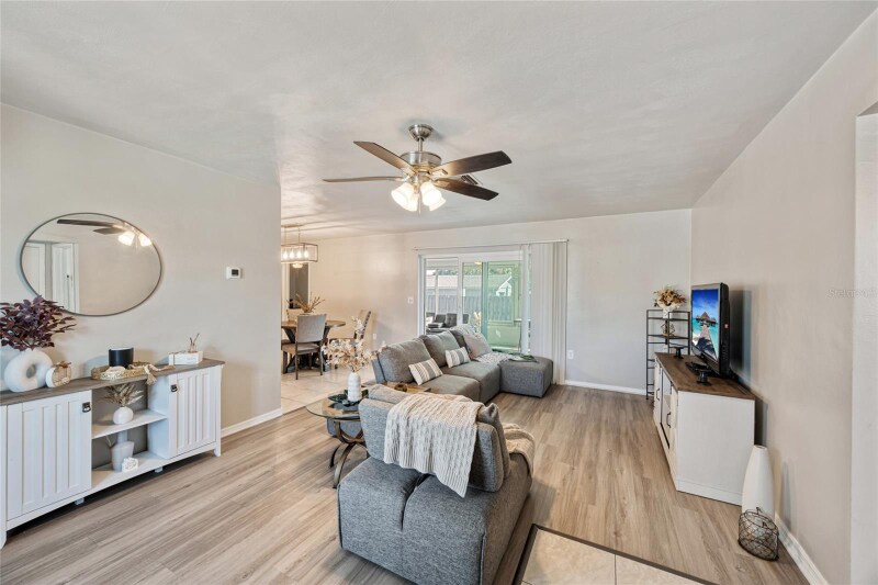 Building Photo - 7520 Hawthorn Dr