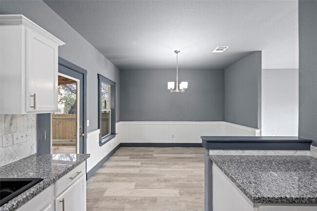 Building Photo - 38 Deer Ridge Rd