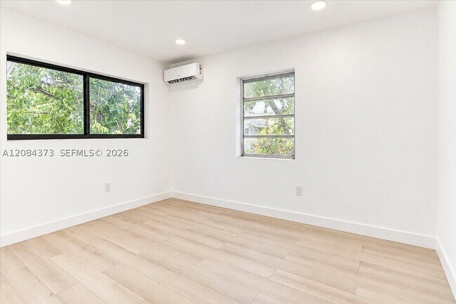 Building Photo - 355 NE 55th St