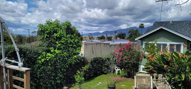 Building Photo - Glendale Awaits You