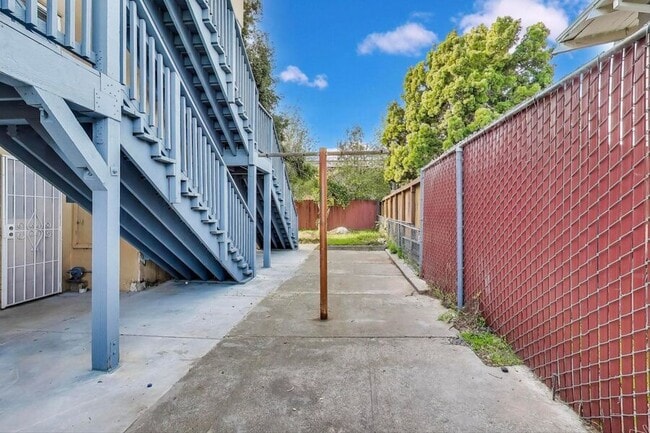 Building Photo - 5492 Ruth Ave