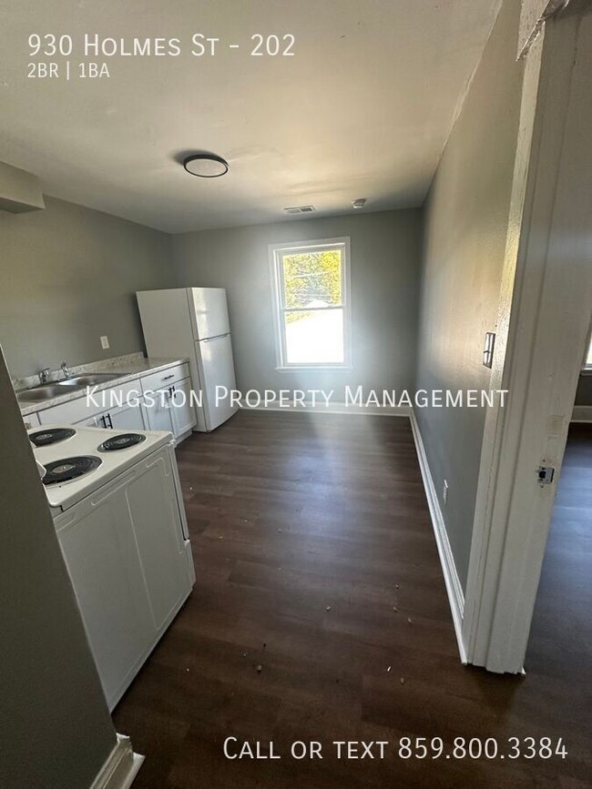 Building Photo - Newly Renovated 2 Bedroom Now Available! 1...