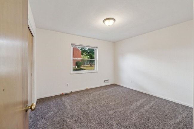 Building Photo - 2127 Collinway St