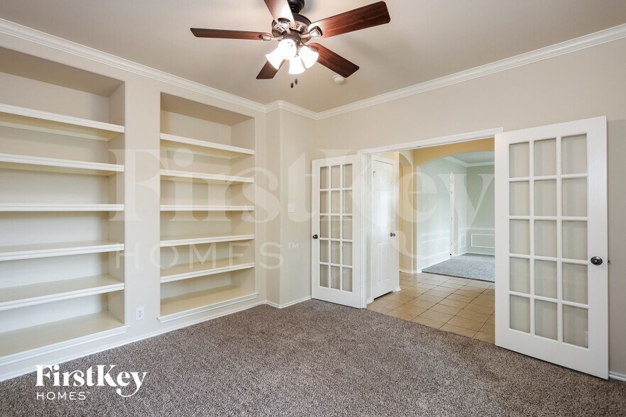 Building Photo - 101 Happy Tr