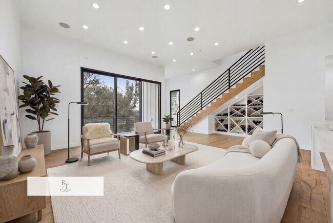 Building Photo - Luxury Modern Living with Stunning LA Skyline Views