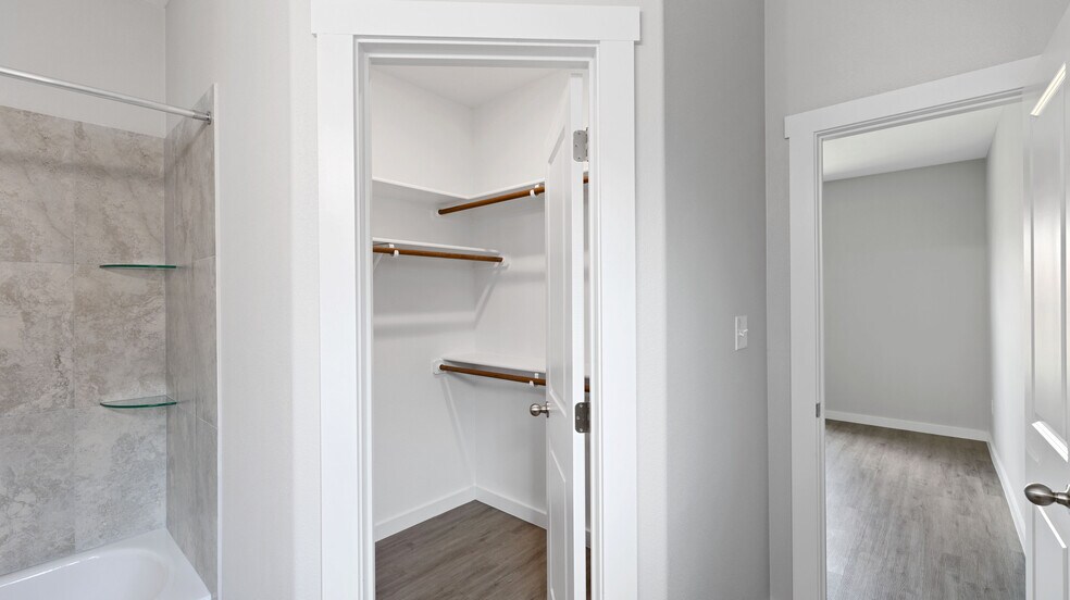 Master closet - 1303 Antelope Trl