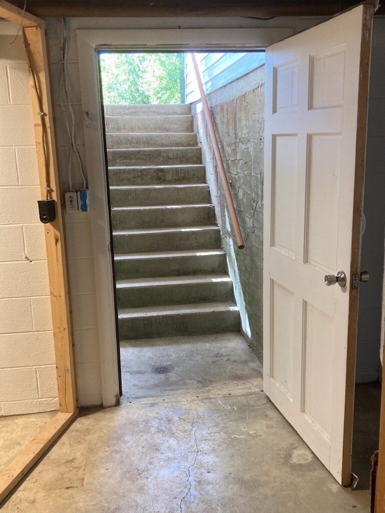 basement entry from outdoors - 7615 Barret Rd