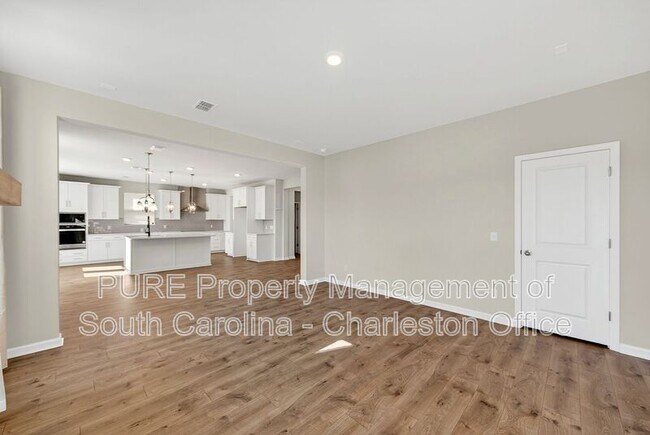 Building Photo - 102 Winding Grv Ln