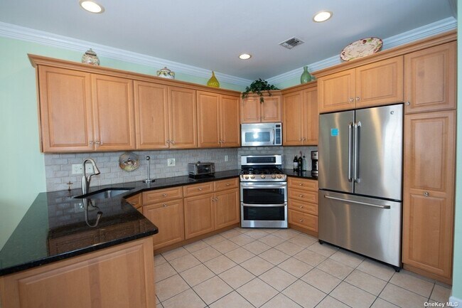 Building Photo - 546 Bardini Dr