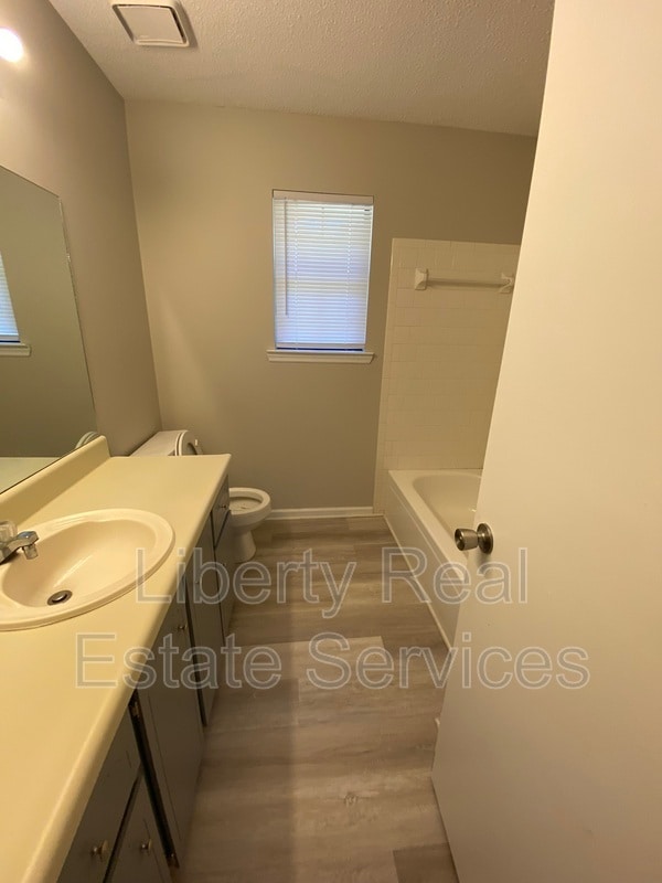Building Photo - 105 Maid Marian Ct