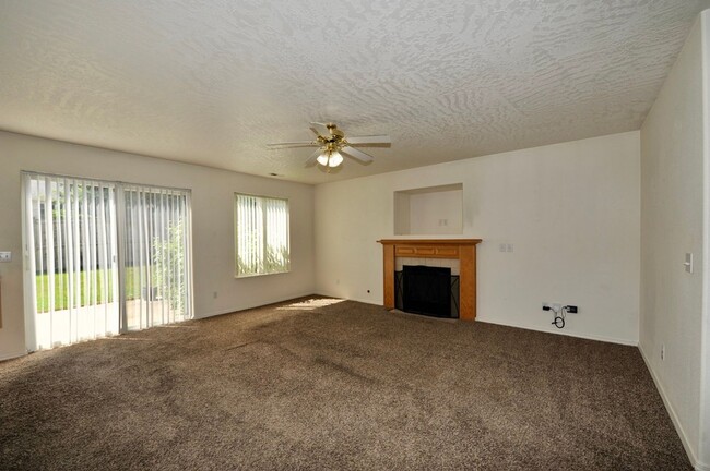 Building Photo - Broadmoore Community, 4 bed 2.5 bath