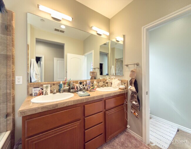 Building Photo - 3 Bedroom Condo for Rent in Ventura!