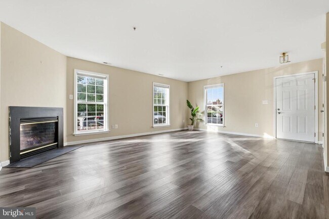 Building Photo - 2109 Bristol Dr