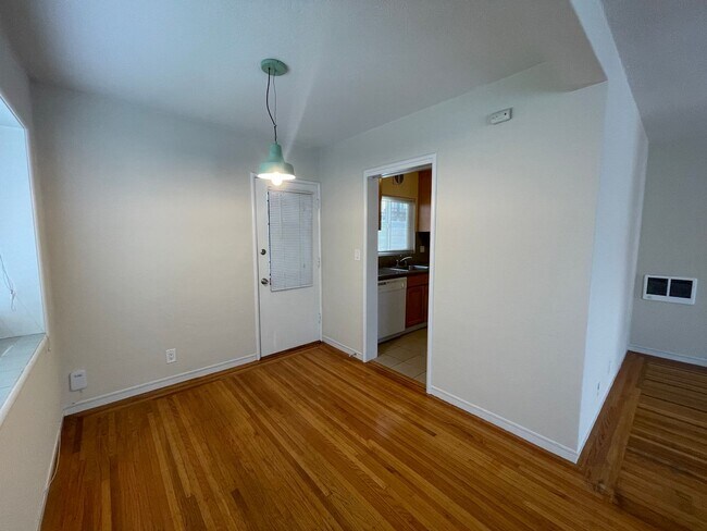 Building Photo - 655 Oakland Ave