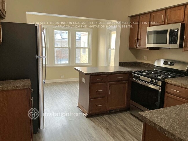 Building Photo - 7611 W Fullerton Ave