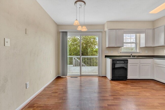 Building Photo - 535 Hillview Dr