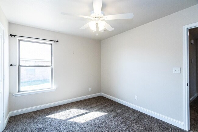 Building Photo - Beautiful open 4/2/2 in Frenship School Di...
