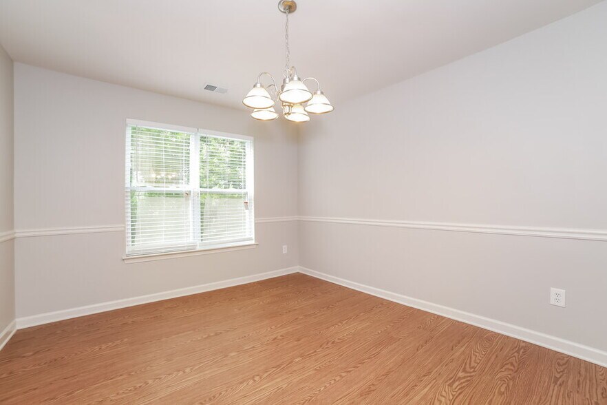 Building Photo - 3112 Berthas Overlook