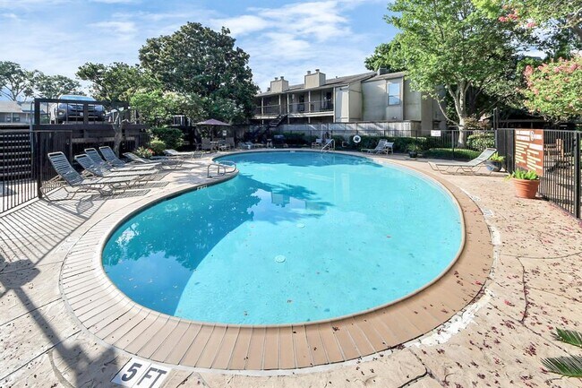 Building Photo - 5711 Sugar Hill Dr